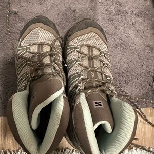 Salomon Brown Lace-Up Hiking Boots with Mint Collar